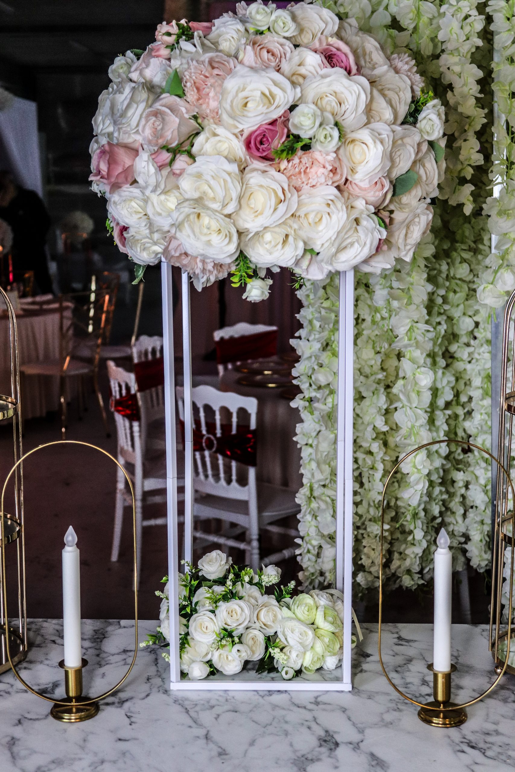 centre de table colonne blanche fleurie centre de table colonne blanche fleurie