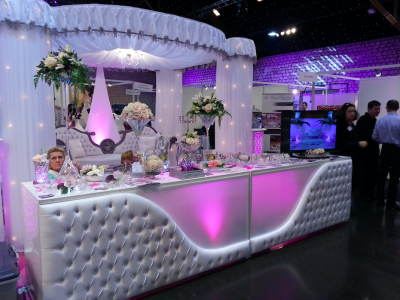 fête anniversaire mariage aid table basse or événement féérique magique buffet capitonné