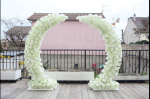 Arche fleurie blanche