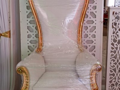 Fauteuil majestic or sans capitonnage
